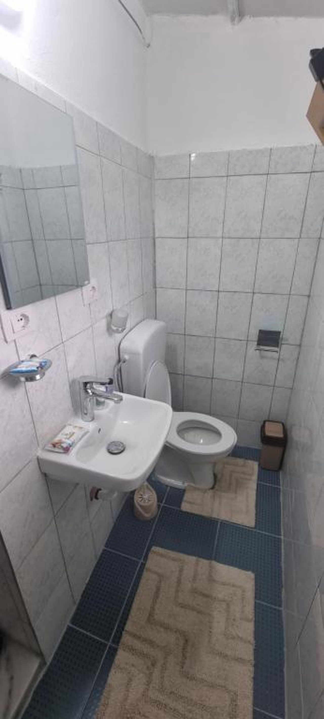 Loykas Rooms