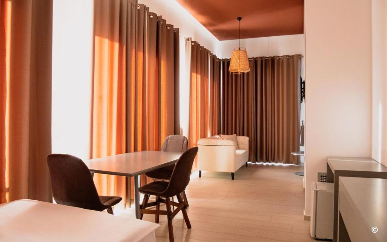 Kronos Hotel