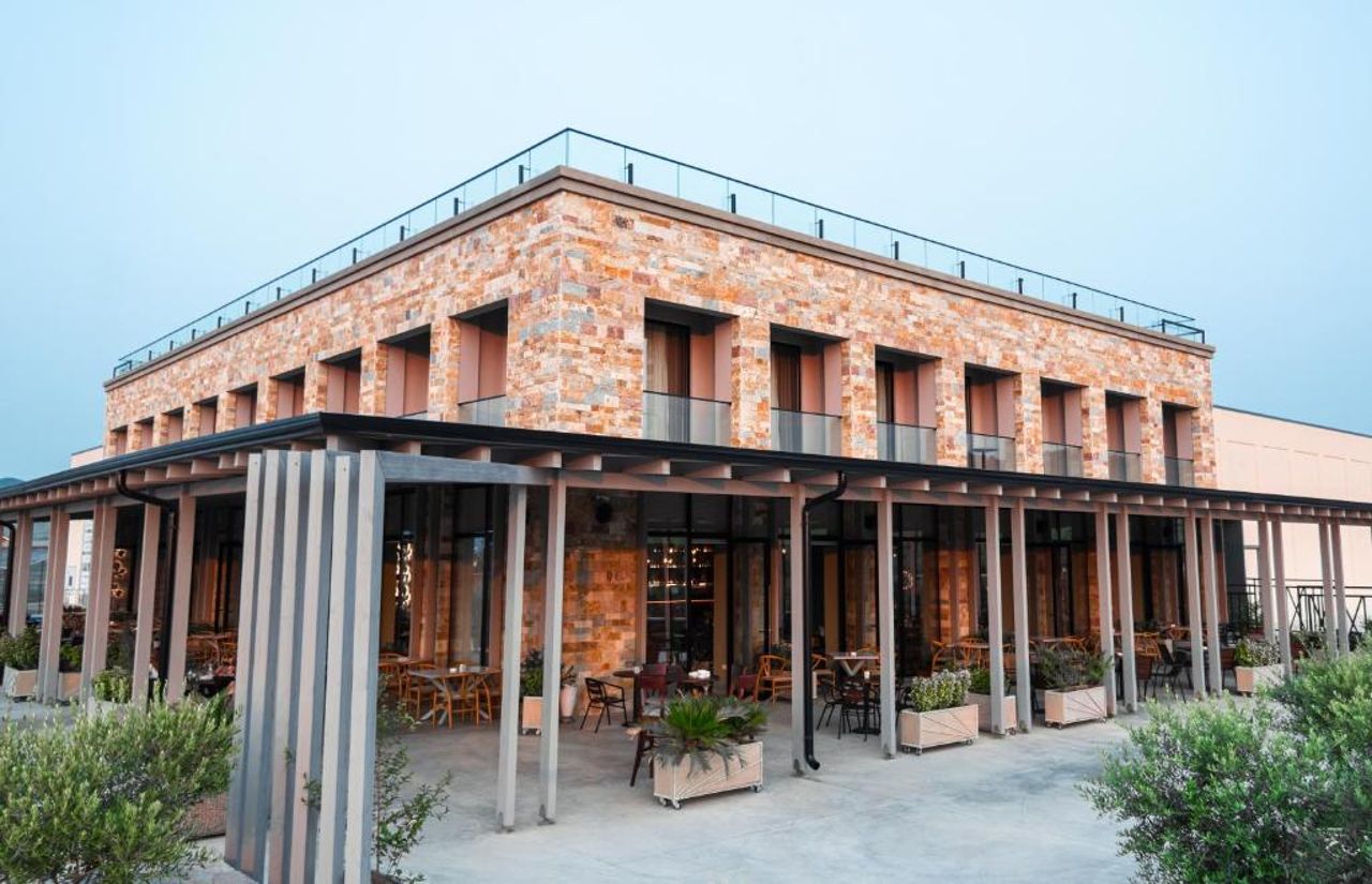 Kronos Hotel