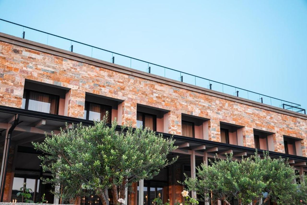 Kronos Hotel