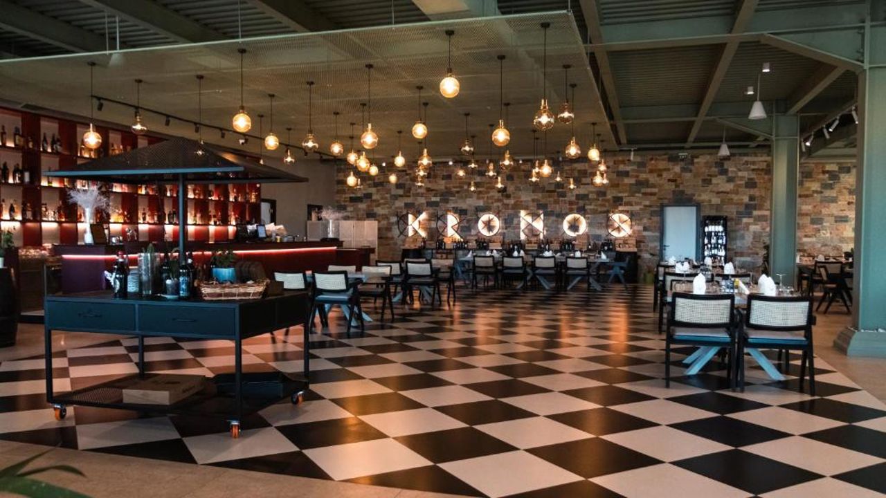 Kronos Hotel