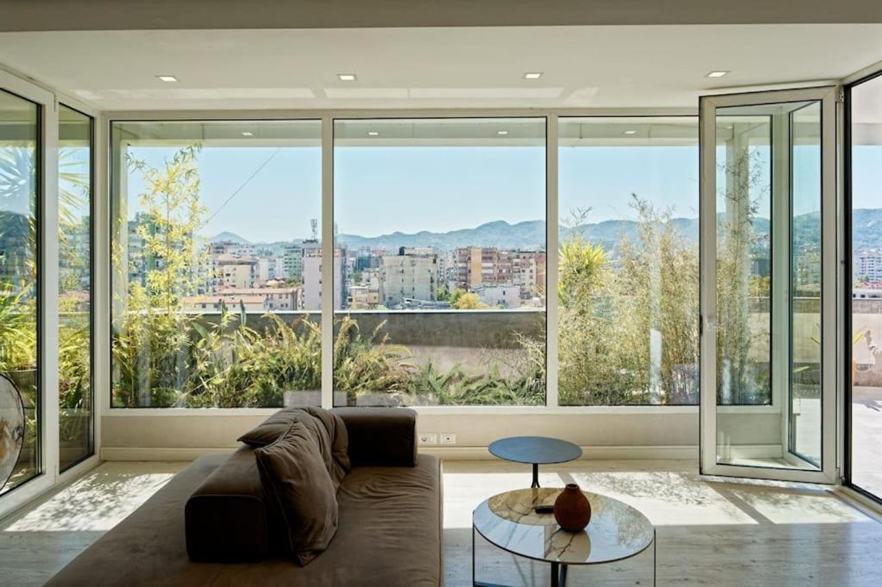 Luxurious Central Apartment