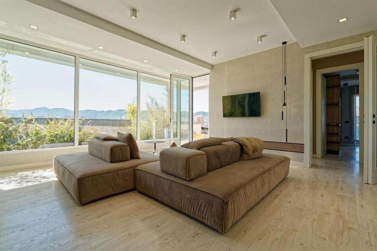 Luxurious Central Apartment