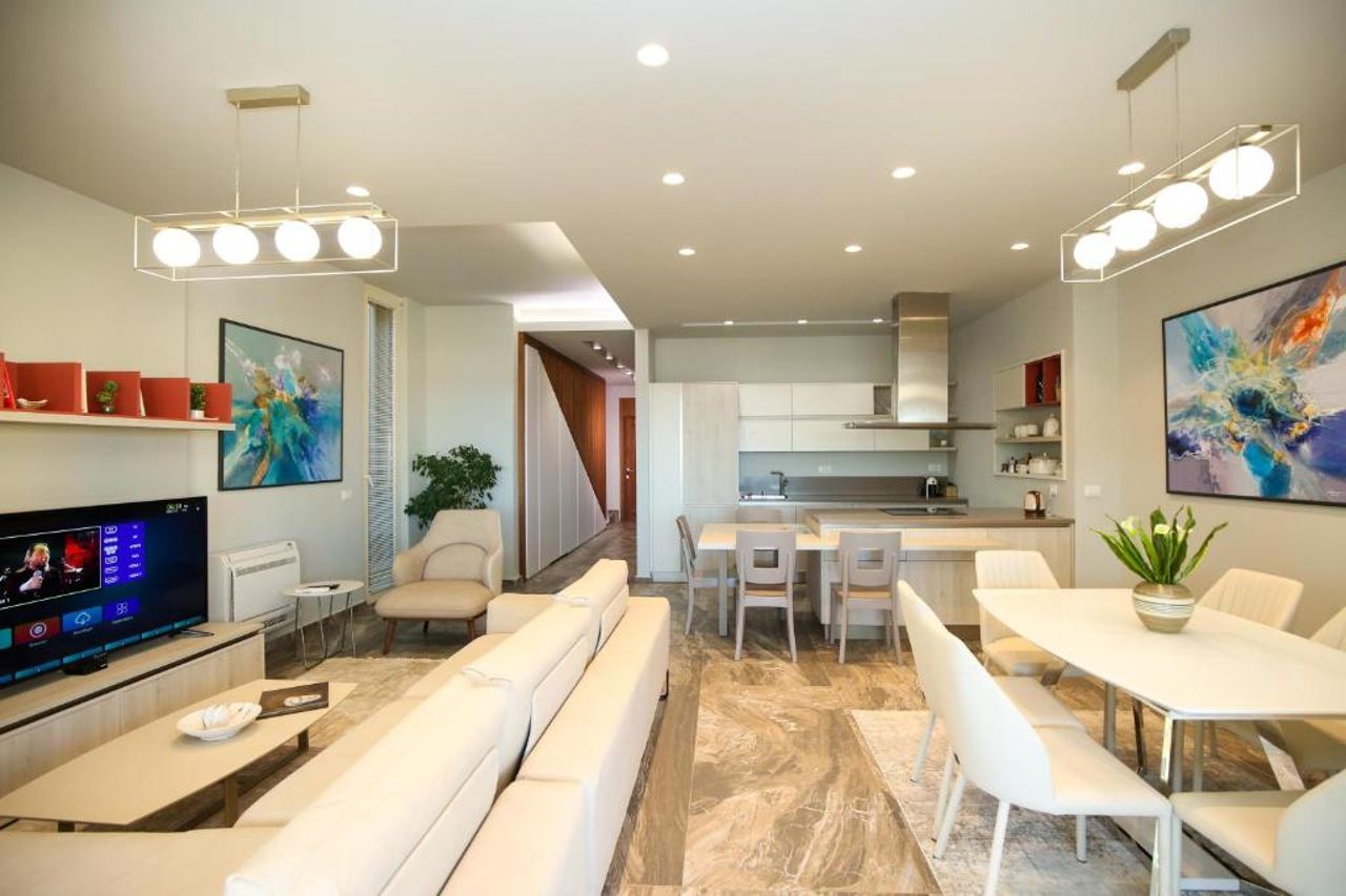 Luxurious 5 Bedroom Beach Villa