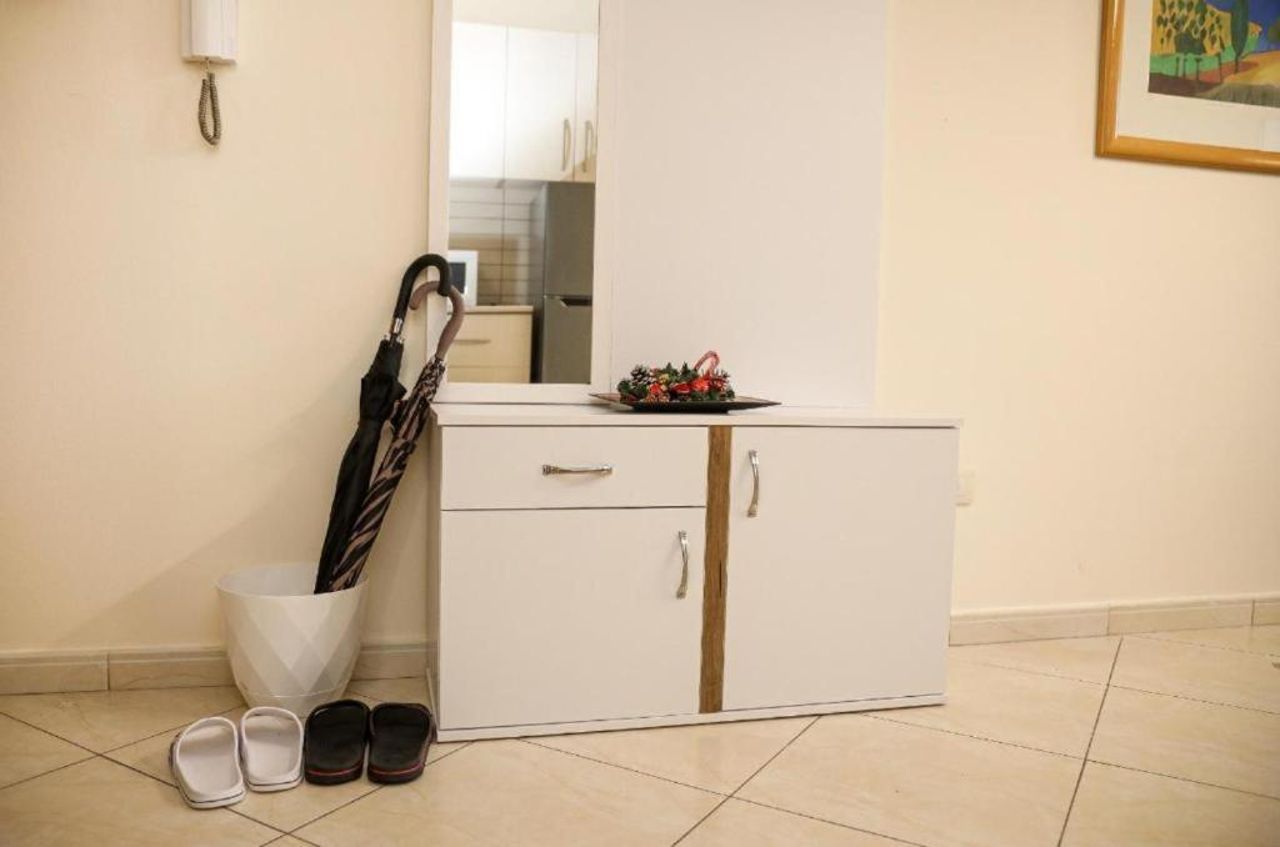 Summer Apartment