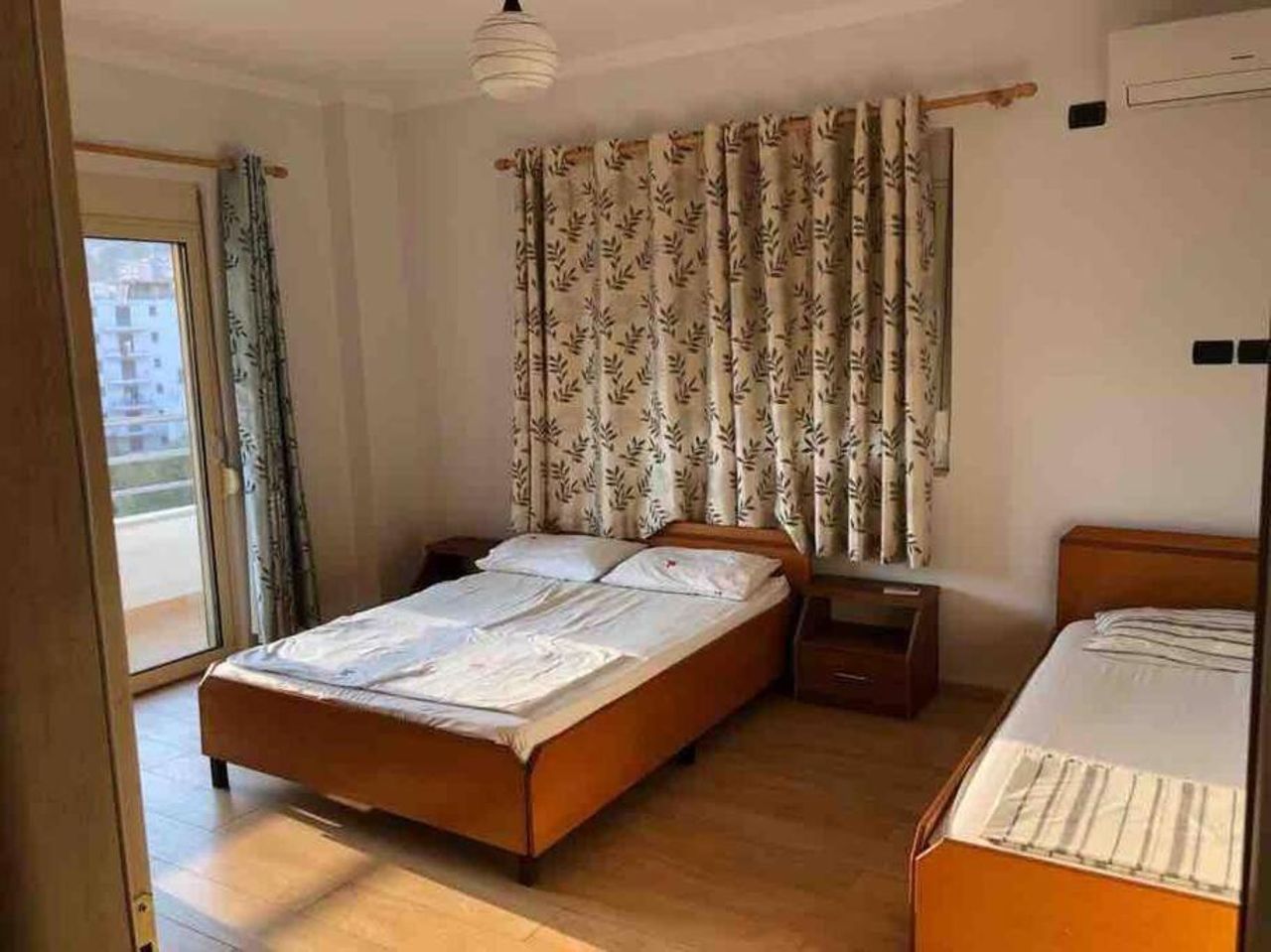 Beachfront Apartment 200m From Port