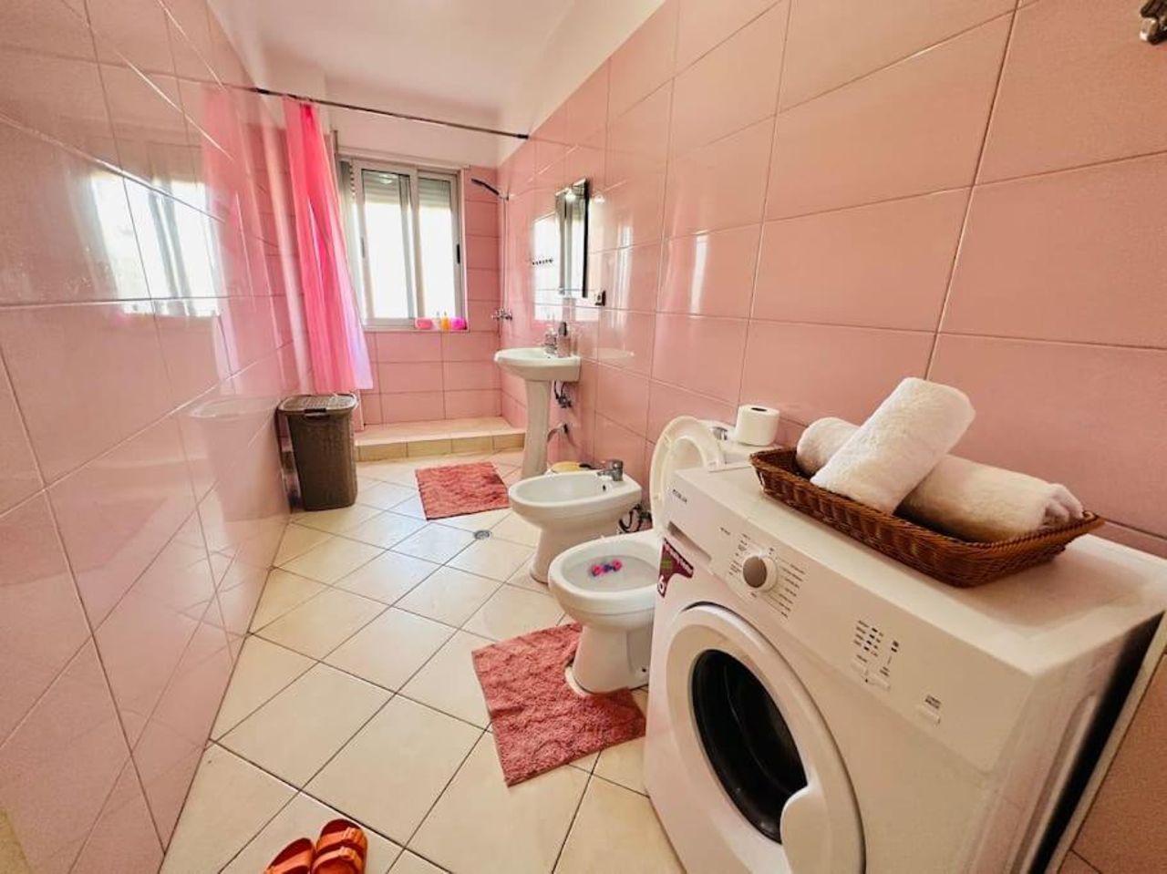 446 Luxury Apartment Center