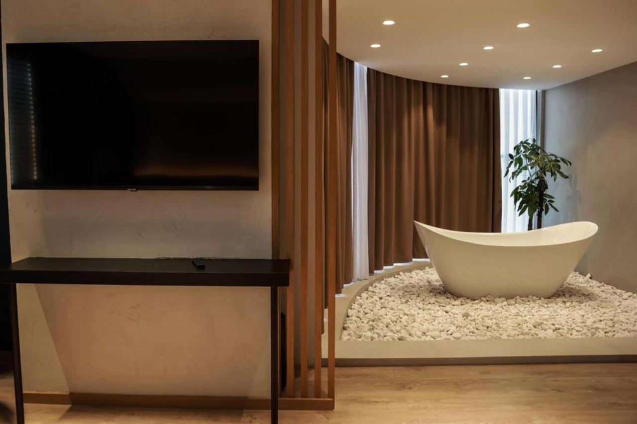 BAZ'HUR Boutique Hotel