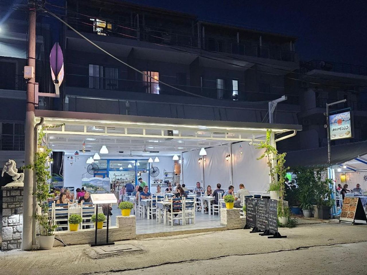 Wave n' Sea Apartments