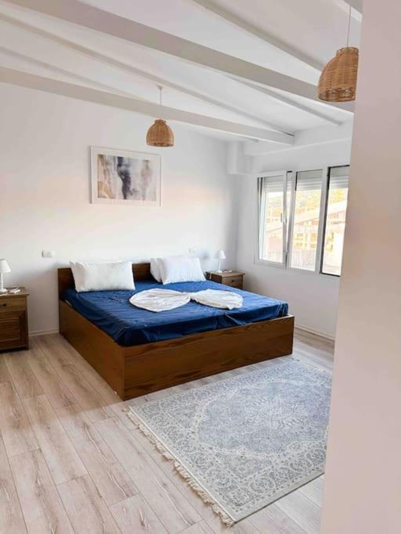 Large Renovated Beachside Apt, w/ wi-fi & Netflix