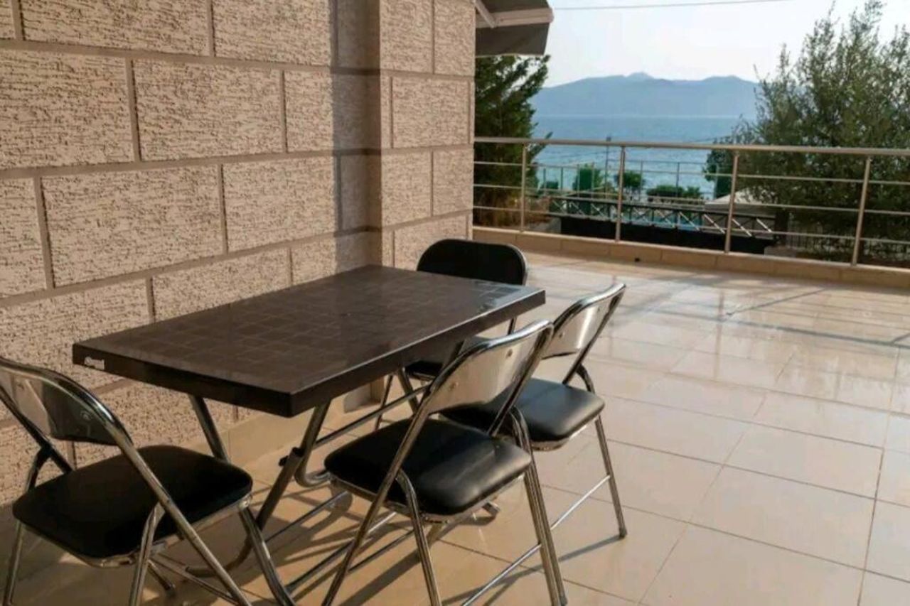 Urban loft W/ Beachview wi-fi Ac