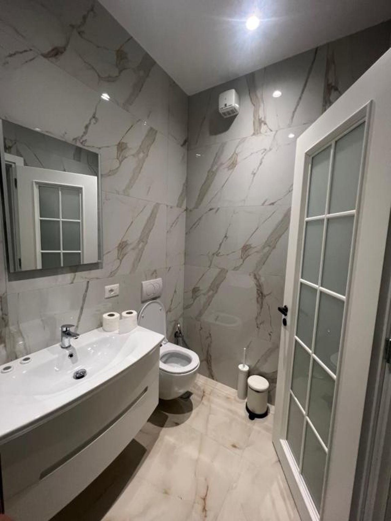 Cane Apartment Emerald