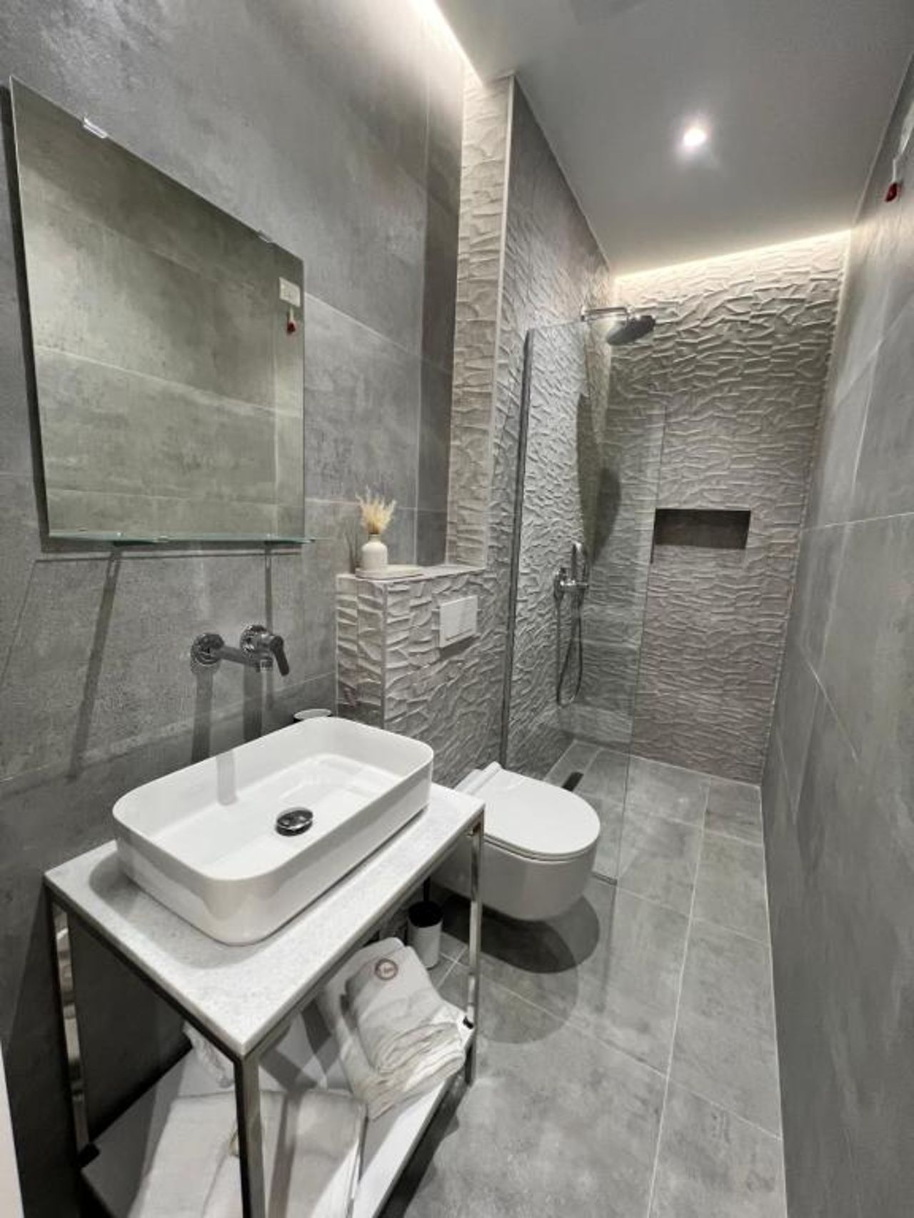 Enzo Rooms - Central Blloku