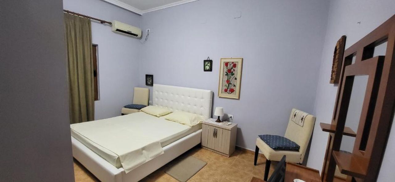 Jon rooms