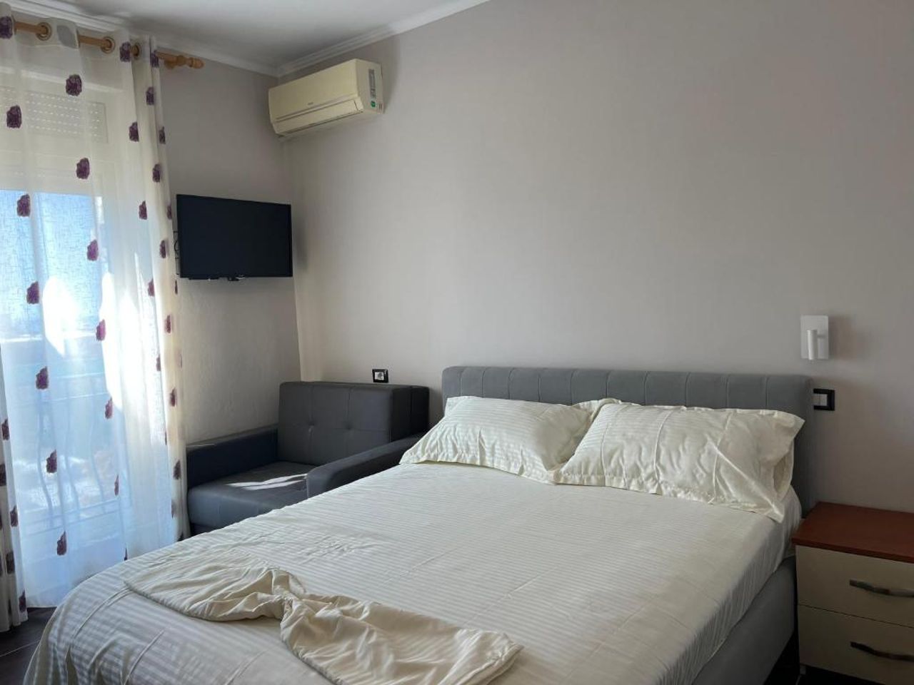 Waveside Apartment Getaway