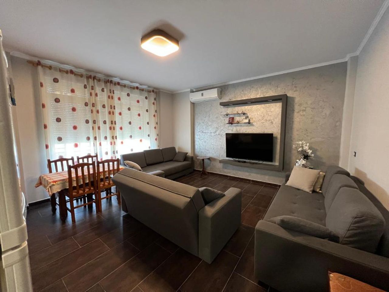 Waveside Apartment Getaway