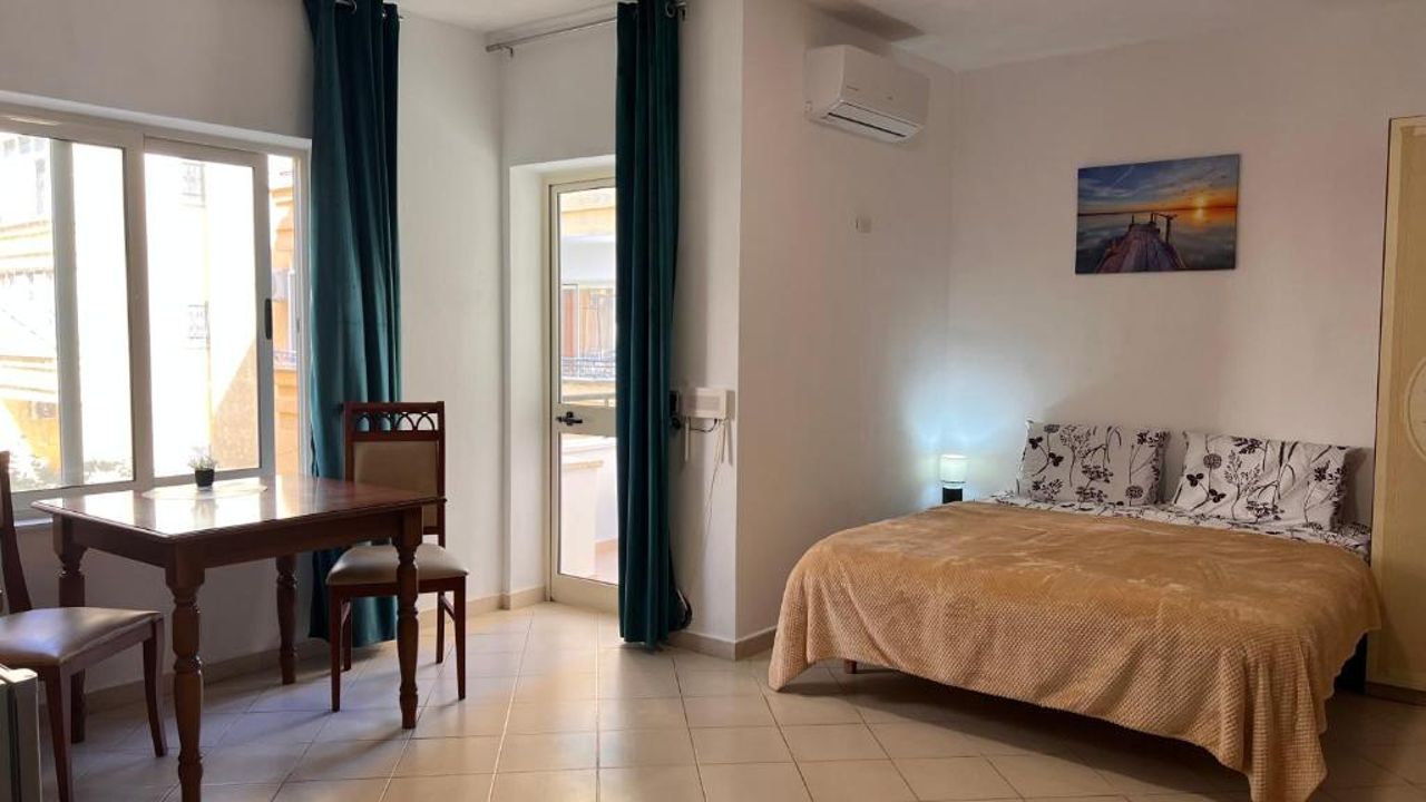 Dmitrii Apartment