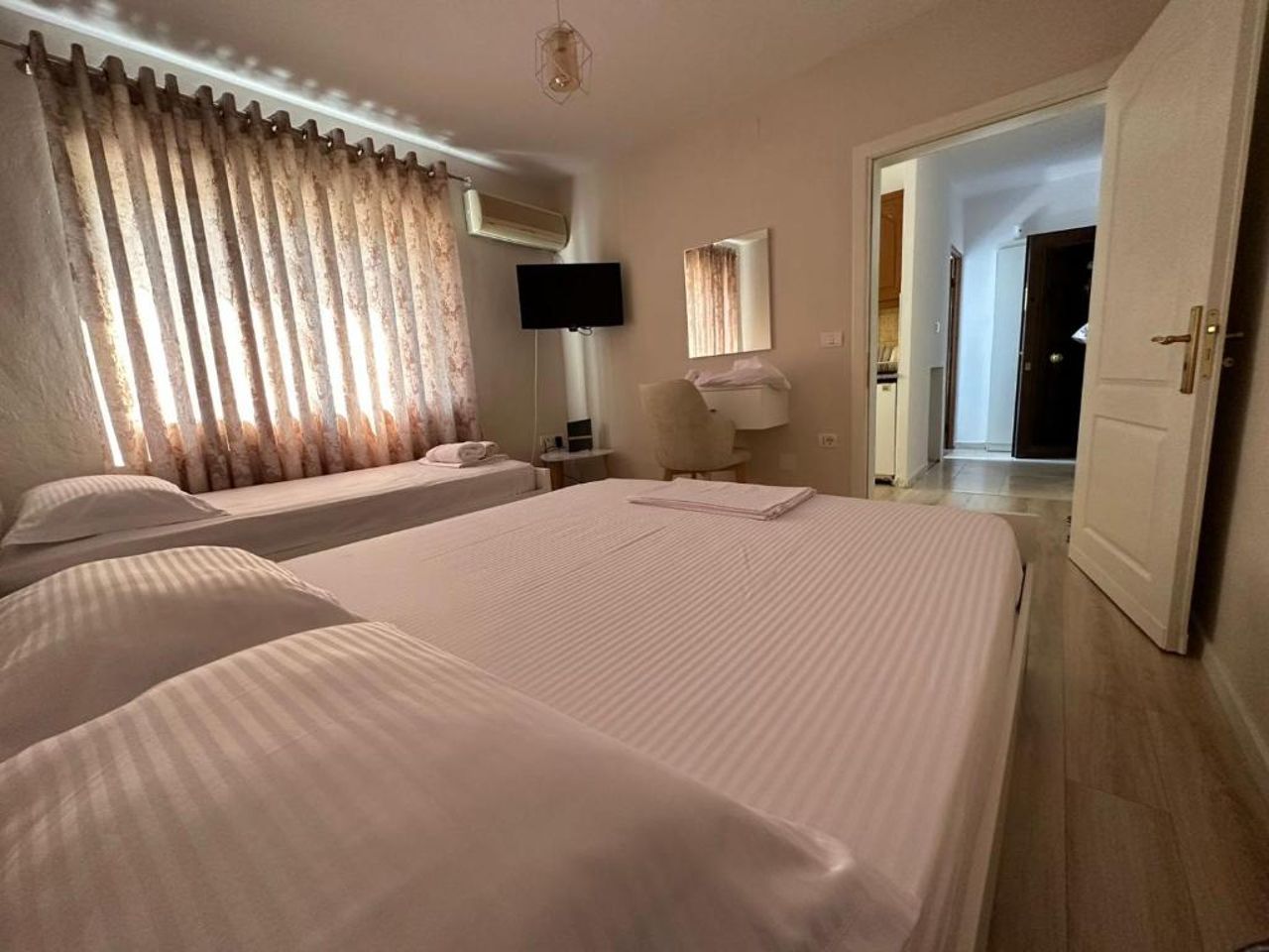 Klinti's apartment
