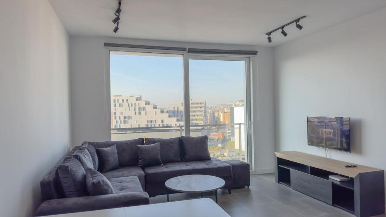Urban Serenity Skyline View Apartment 2