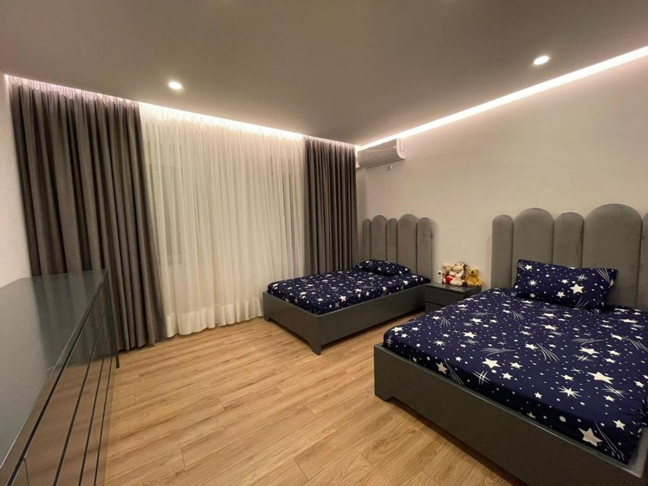 Royal Seaview Apartment