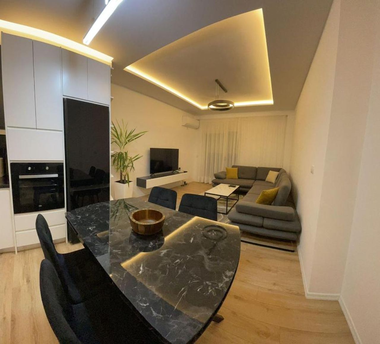 Royal Seaview Apartment