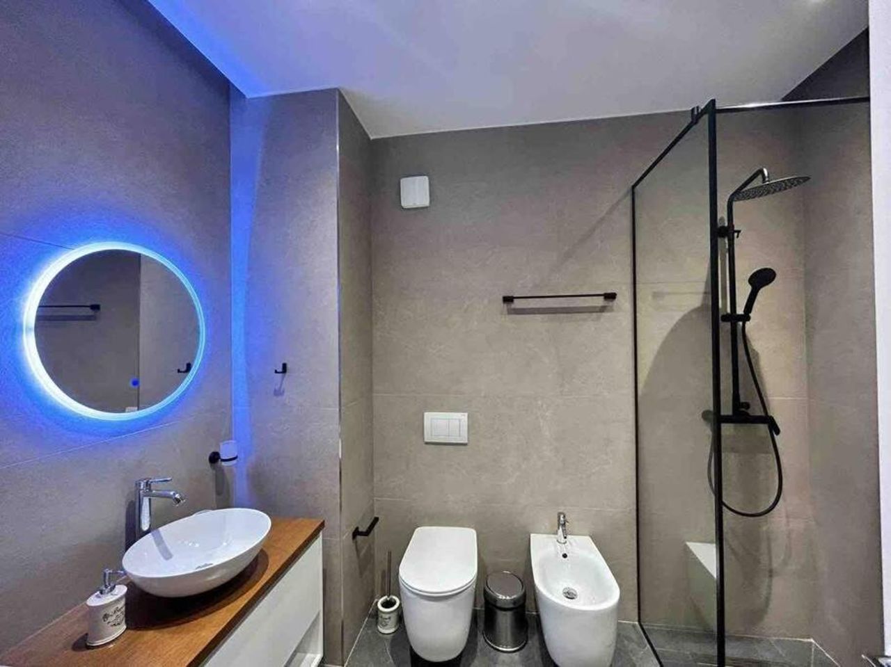 Green Leaf Apartment near Tirana International Bus Terminal