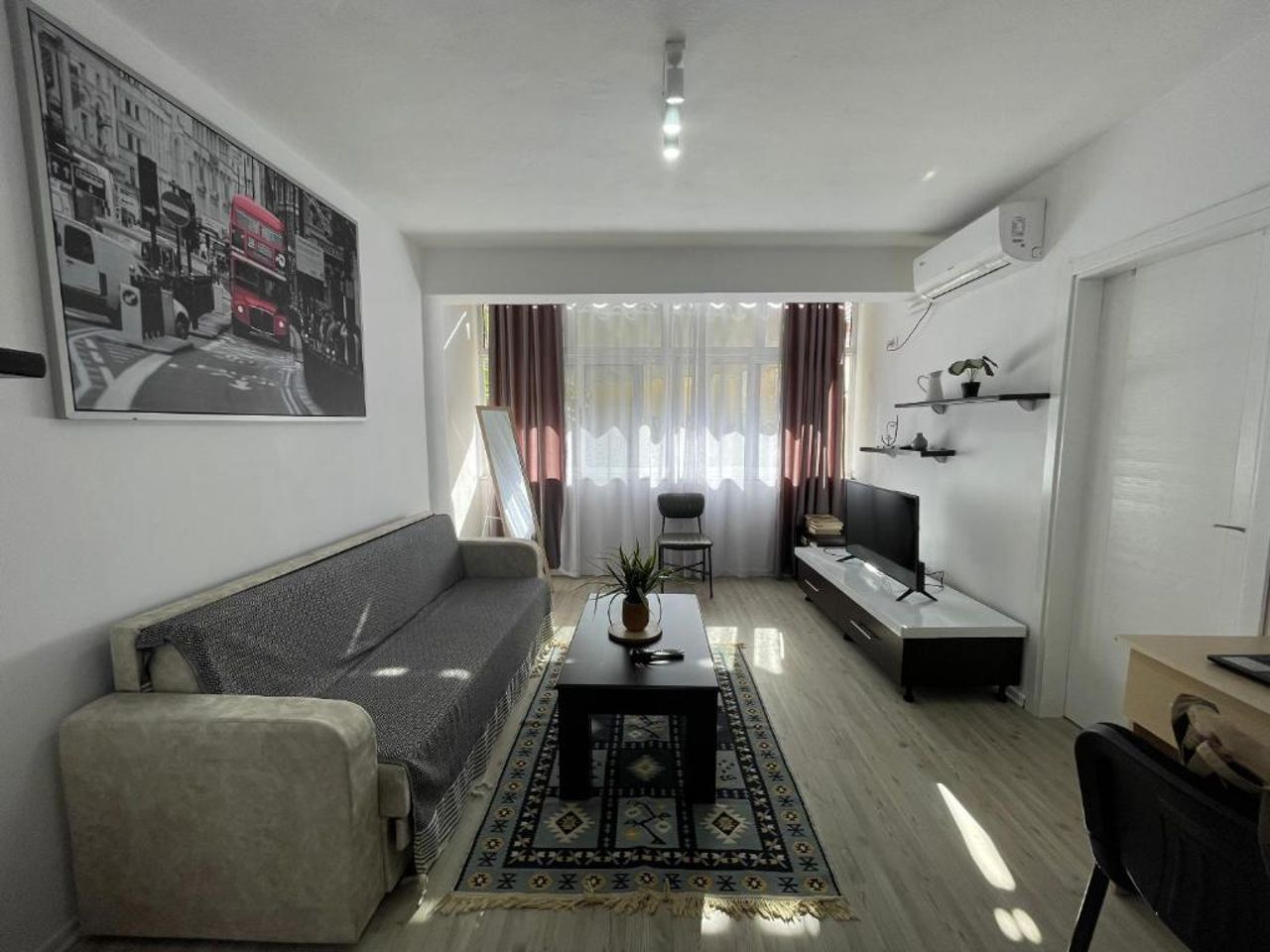 Downtown Boulevard enchanting apartment!