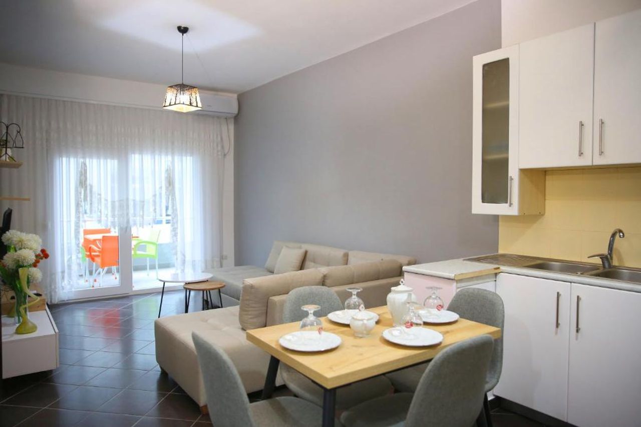 Sea View Apartment by Vlora Office
