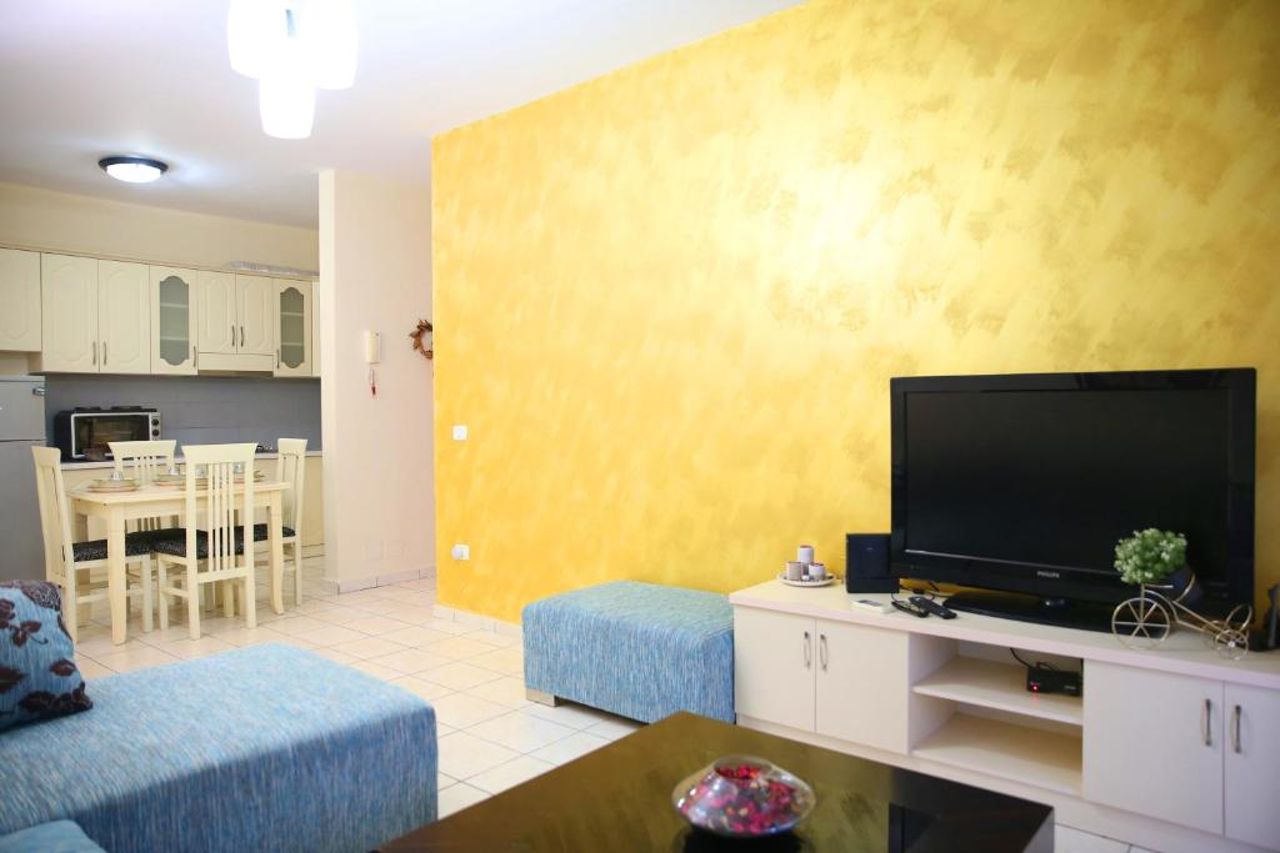 Family Apartment by Vlora Office