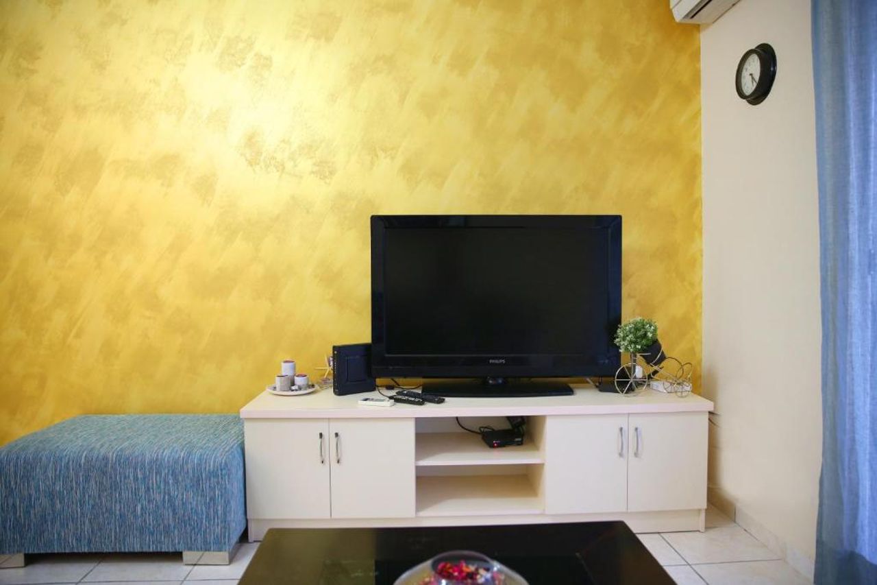 Family Apartment by Vlora Office