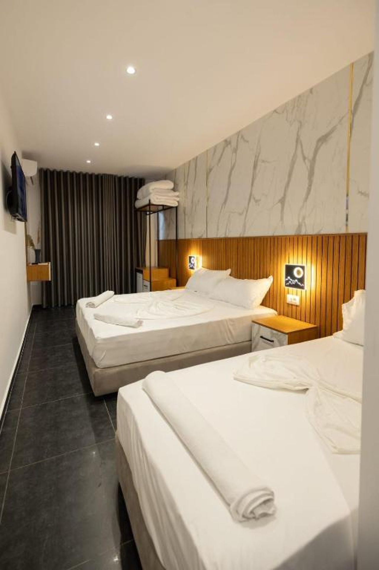 Aglon Twin's Hotel