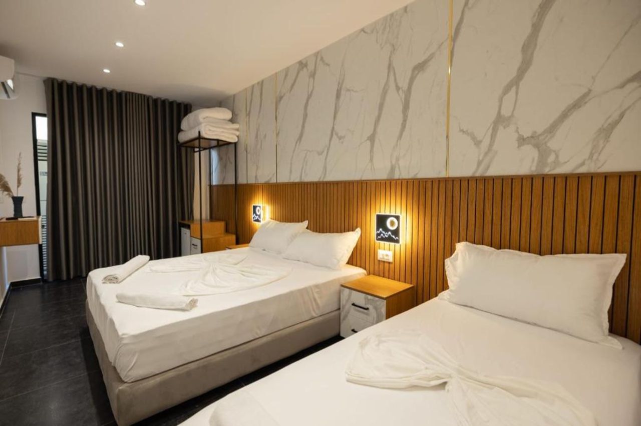 Aglon Twin's Hotel