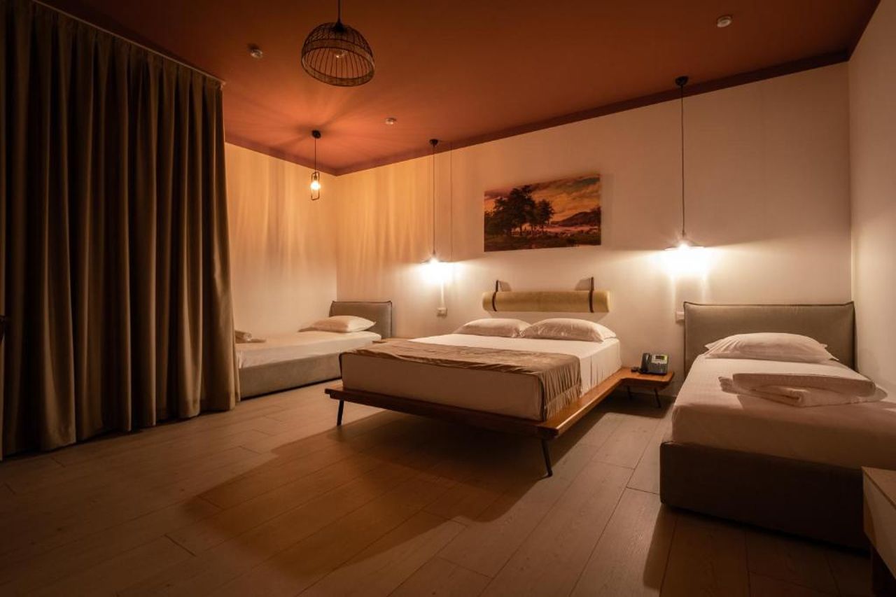 Kronos Hotel