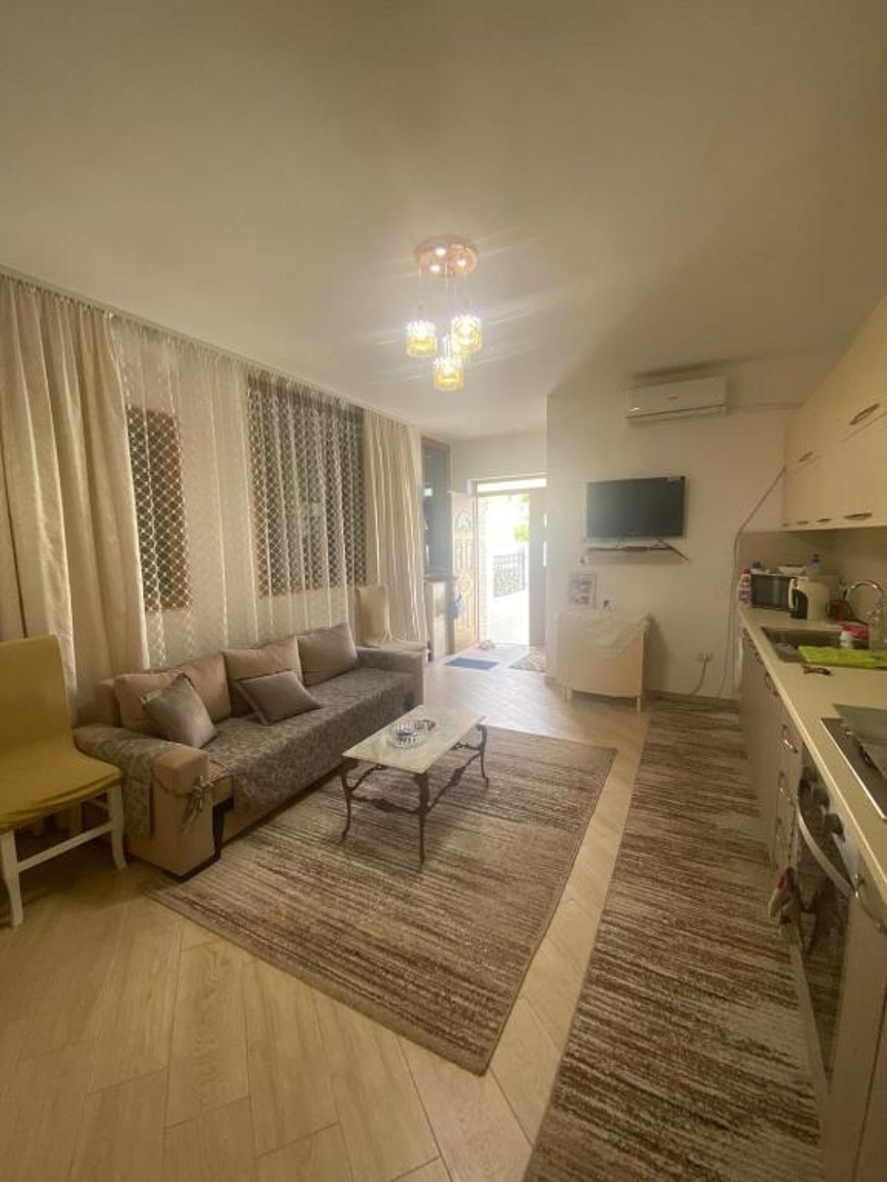 Arlis Home