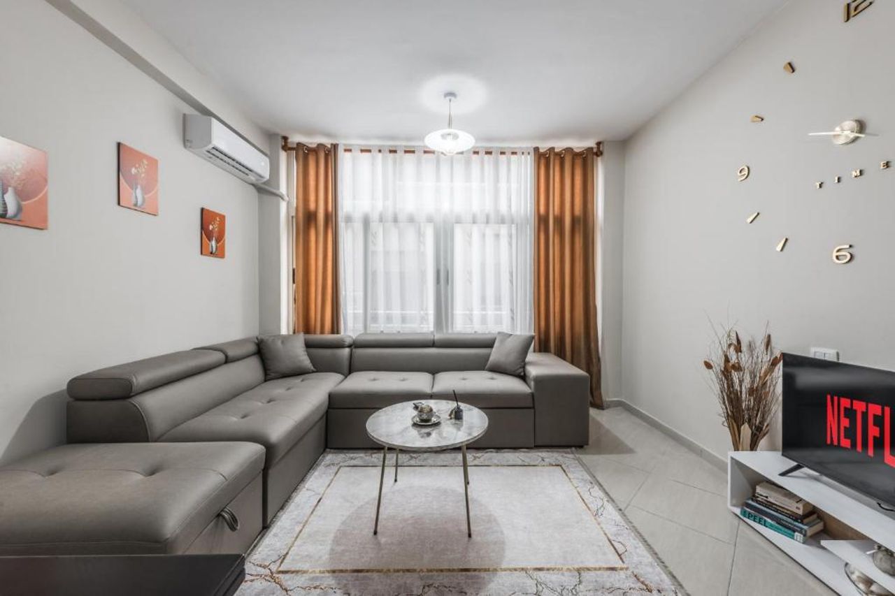Brand New Apartment- Great location Seafront with pool access