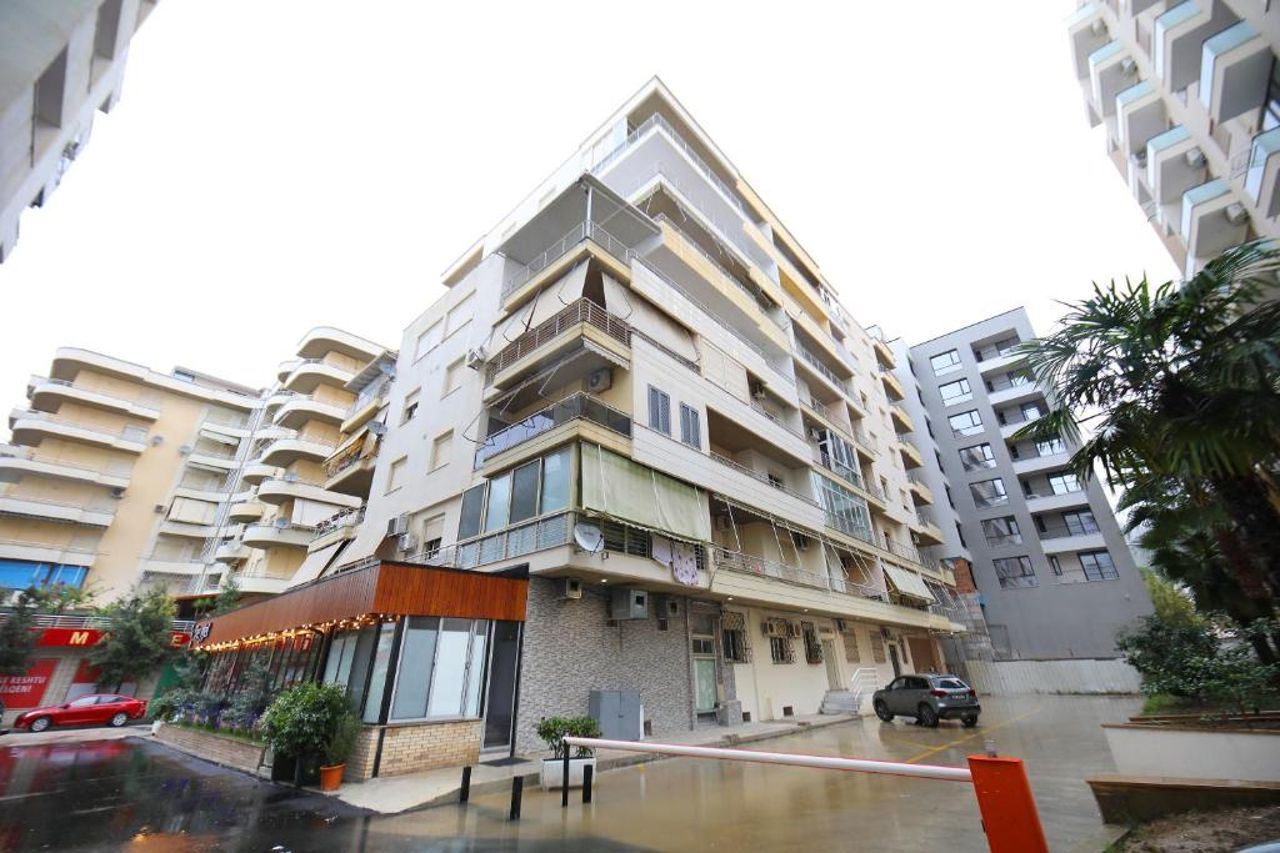 Luxury Apartment by Vlora Office