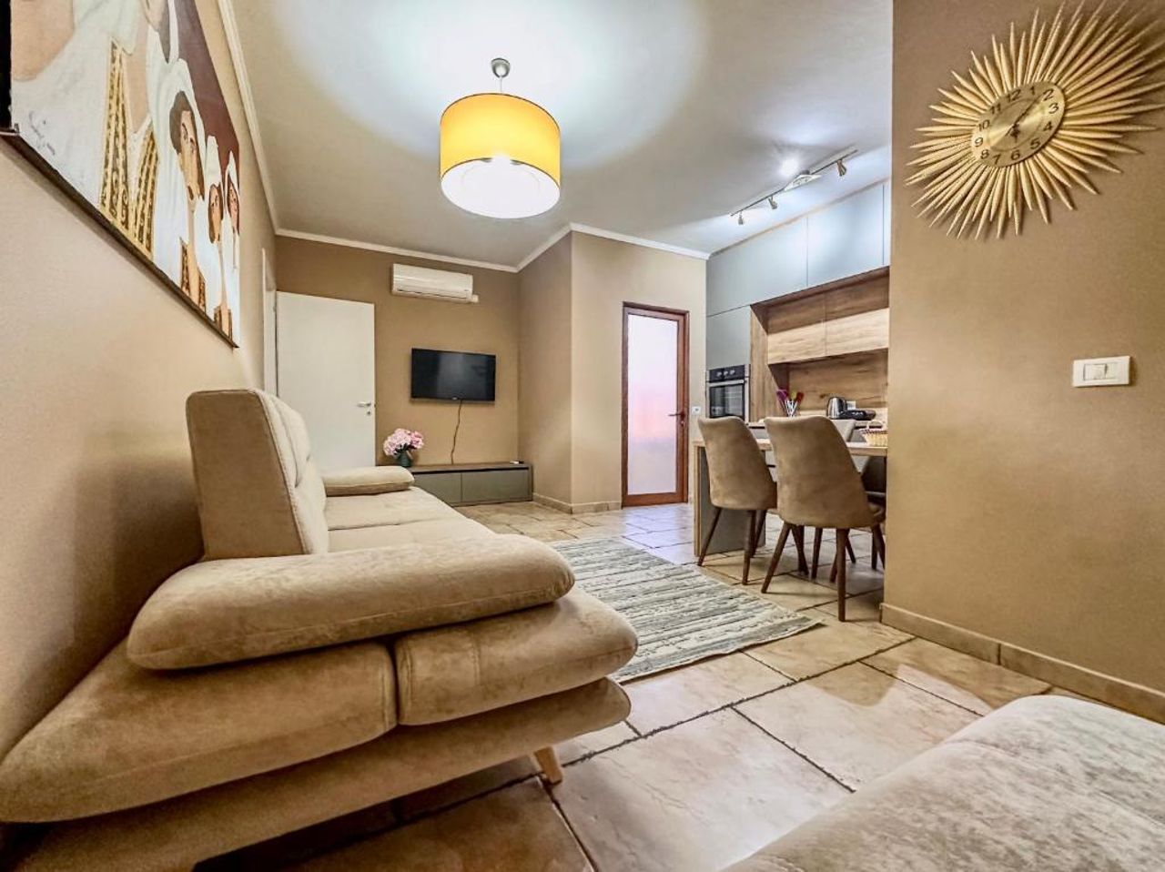 Amos City Center Apartment Tirana