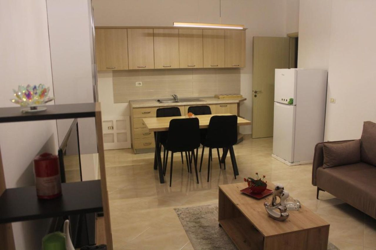 K&K - Newly Furnished Apartment (Super Central)
