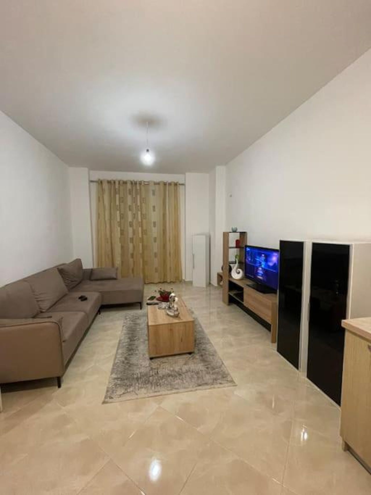 K&K - Newly Furnished Apartment (Super Central)