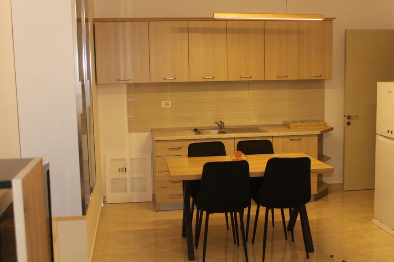 K&K - Newly Furnished Apartment (Super Central)