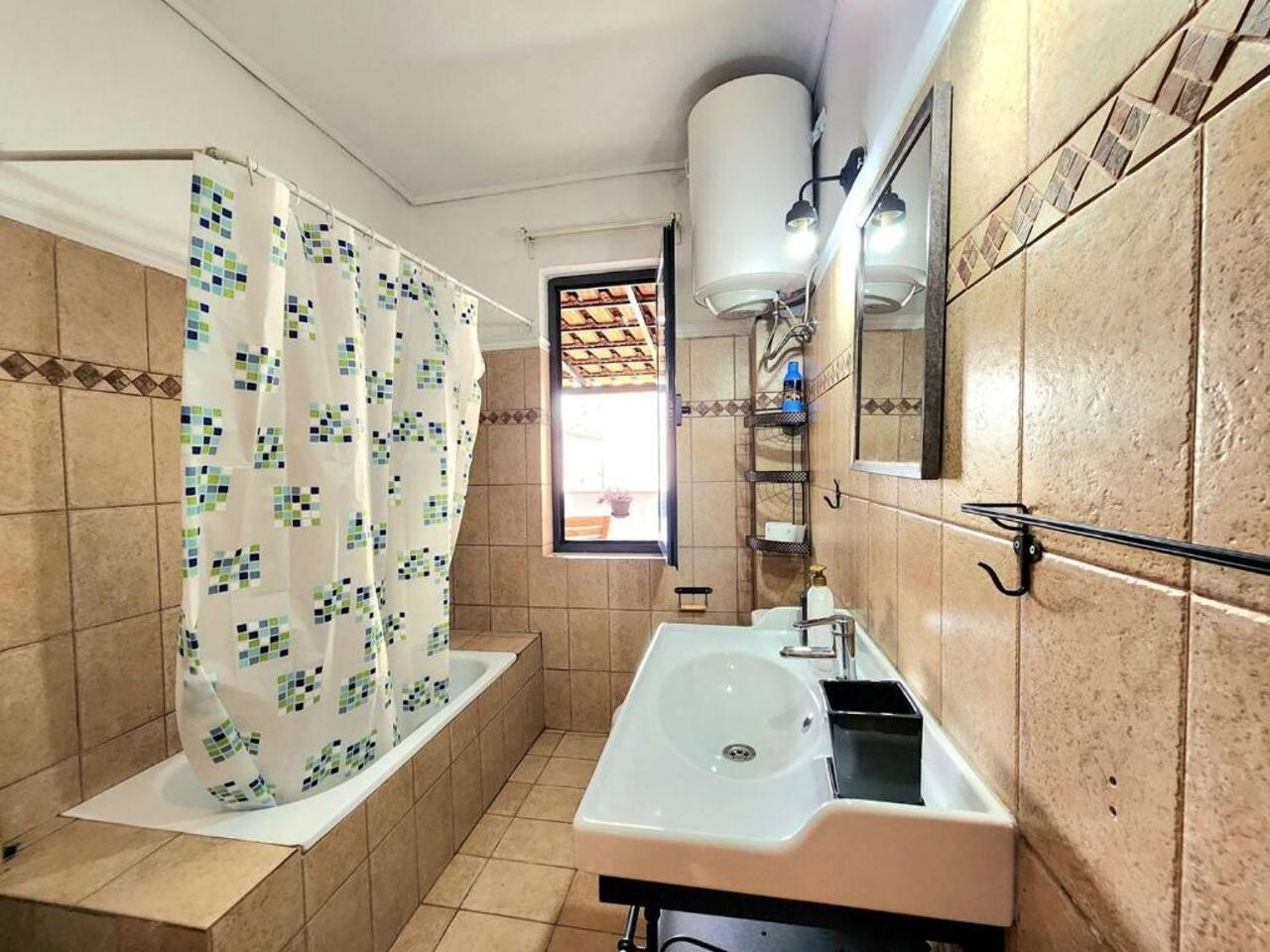 Turqoise Flat in City Center with 24H Self Check In