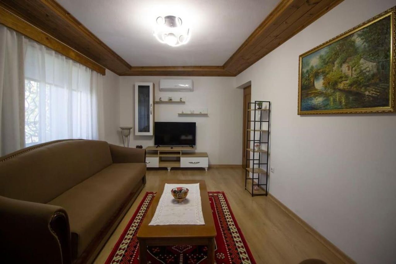 Emblematic House 3
