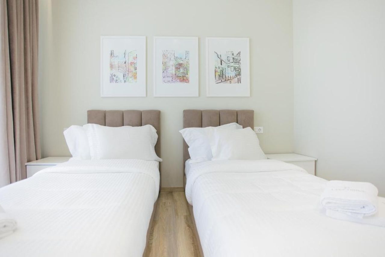 Lake Drive Rooms & Apartments