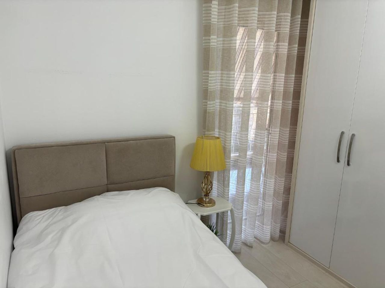 Center, Selvia White Apartment