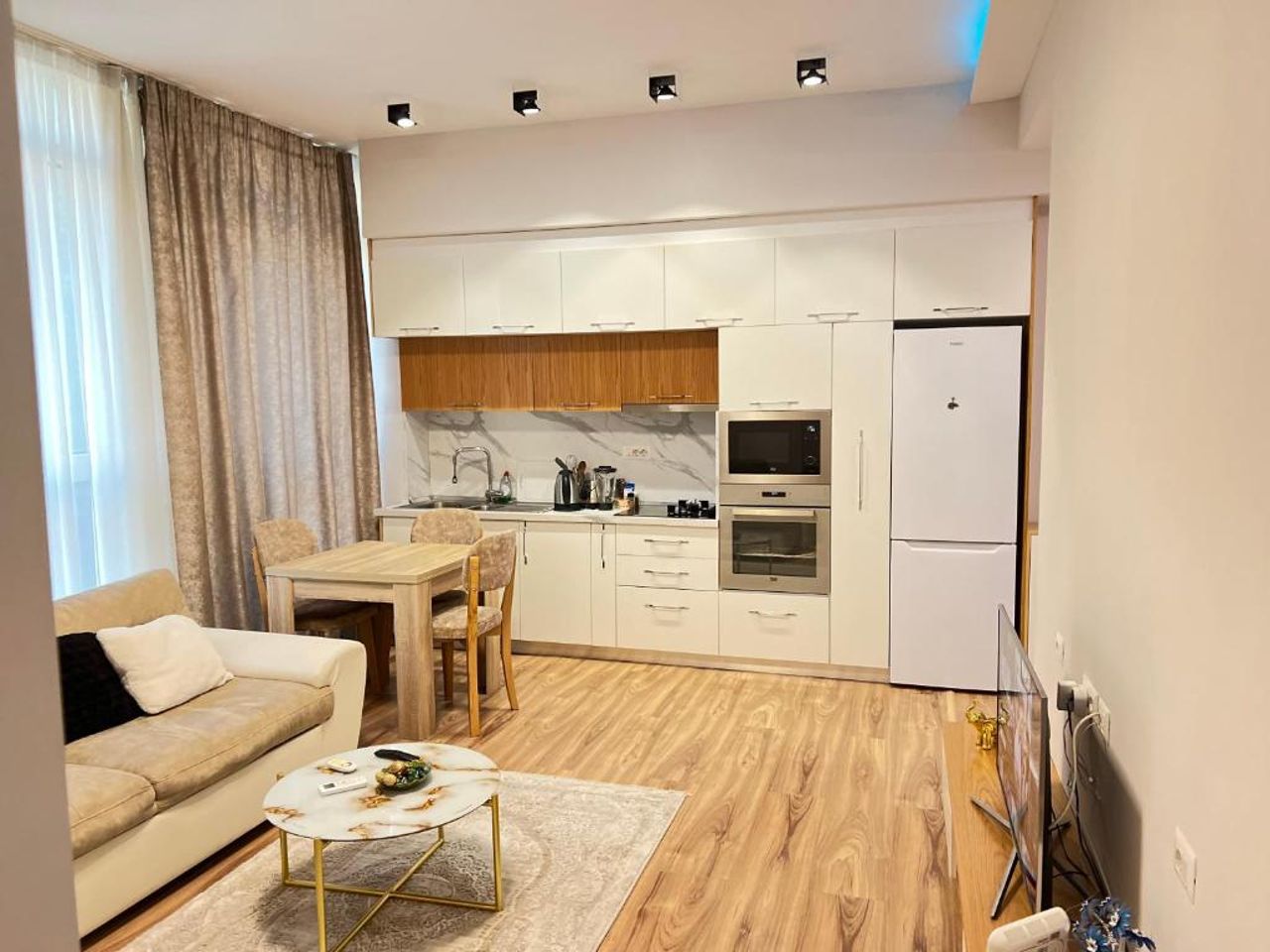 Stay in Tirana Modern Apartment Located in Center 03