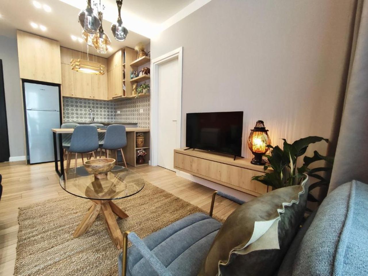 Modern Style 2BR-Apt - 10min to Skanderbeg Square