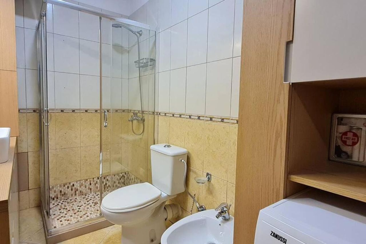 Lucy 21-Square Apartment
