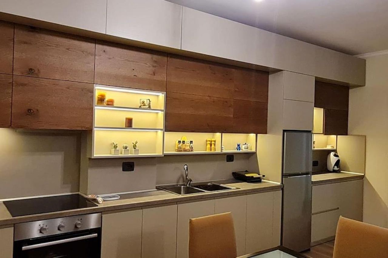 Lucy 21-Square Apartment