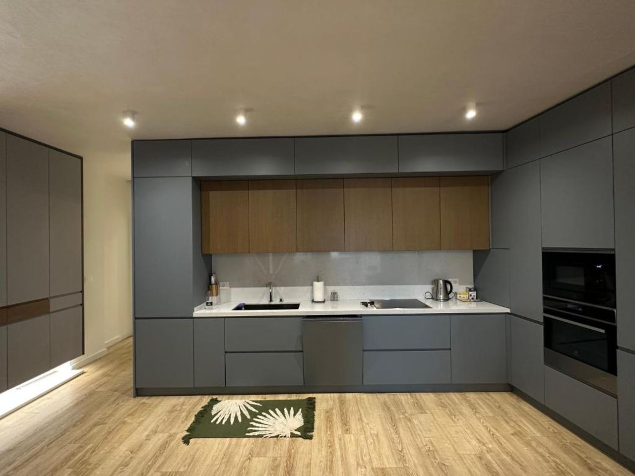 Golden Center Apartment