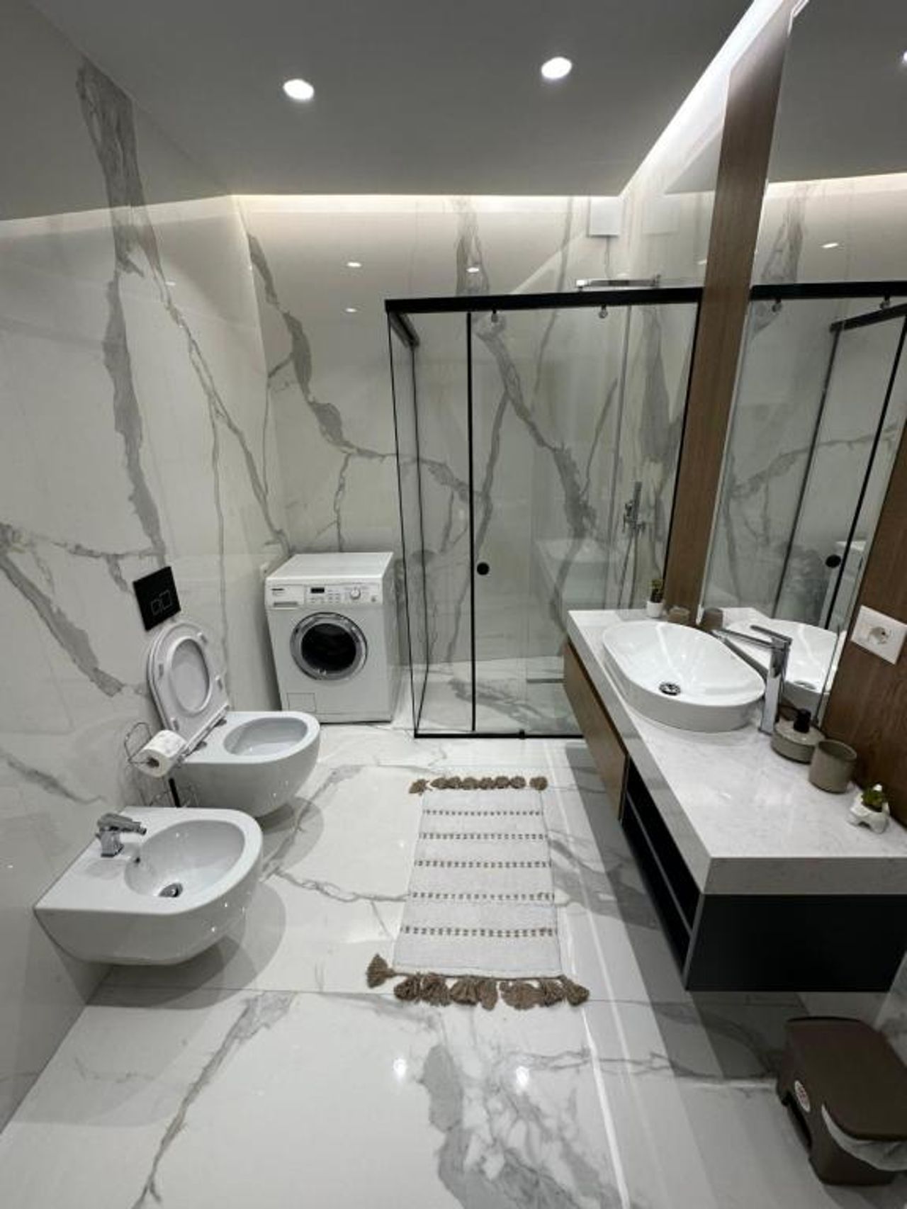 Golden Center Apartment